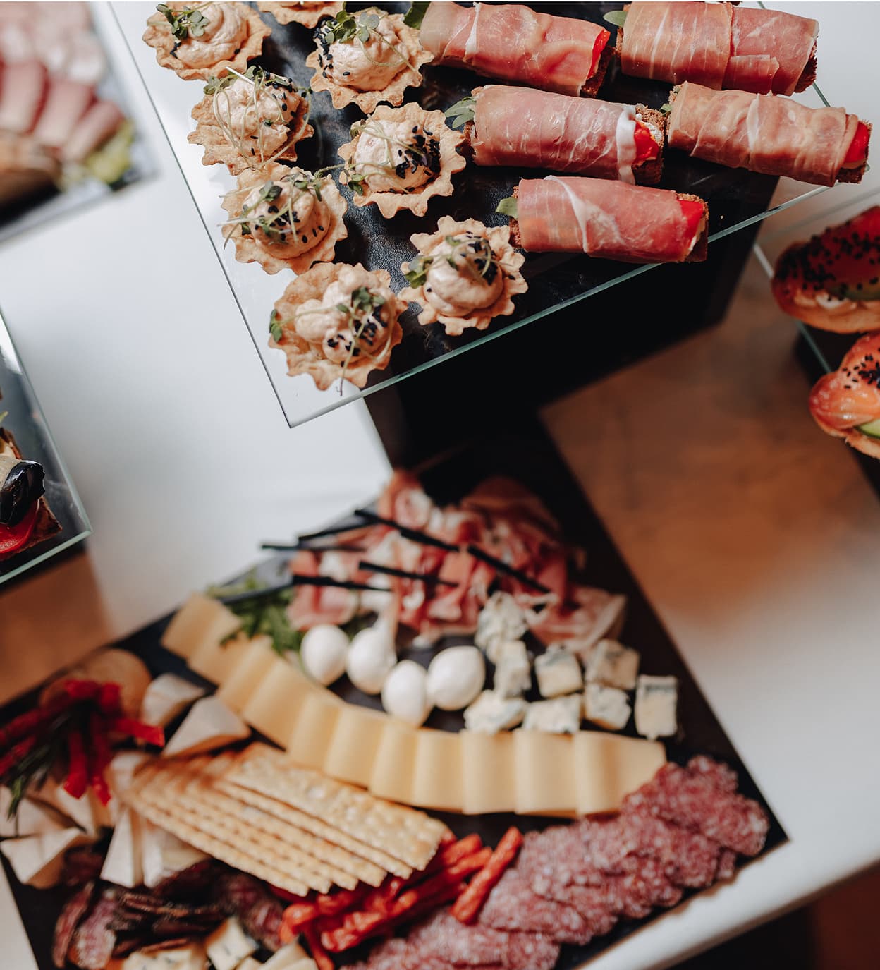 Elegantes Fingerfood-Buffet für Firmenevents